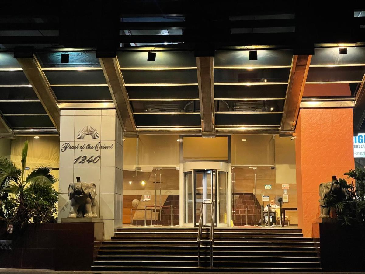 마닐라 Pearl Of The Orient Tower, In Front Of Us Embassy 아파트 외부 사진
